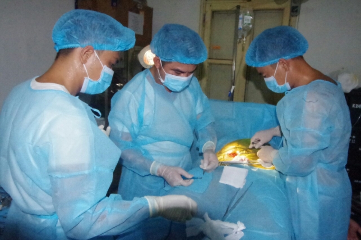 bệnh xá đảo phan vinh cấp cứu ngư dân viêm ruột thừa cấp hình ảnh 1 benh xa dao phan vinh cap cuu ngu dan viem ruot thua cap hinh anh 1