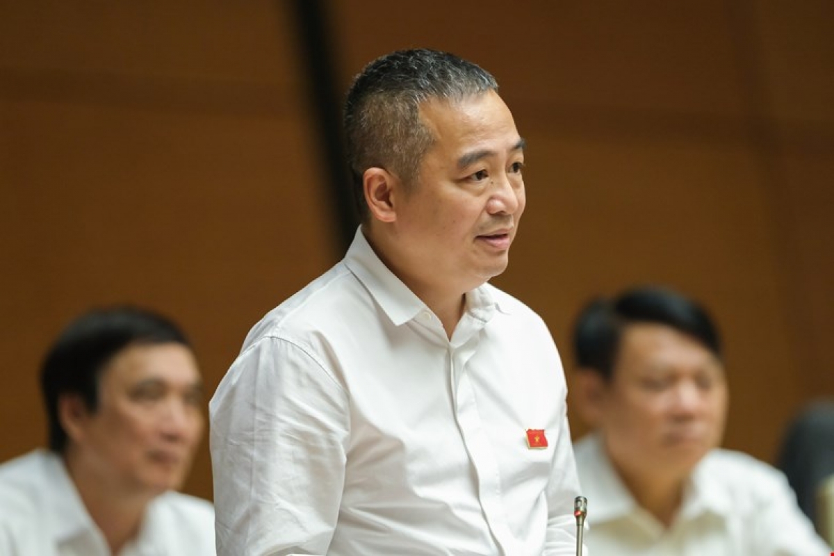 Đại biểu Nguyễn Lân Hiếu chia sẻ tâm tư của người làm trong ngành y tế