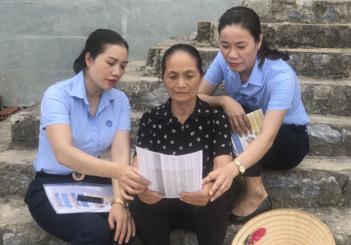 Pháp luật không quy định số lần cấp sổ BHXH cho người tham gia. Tuy nhiên, pháp luật có quy định về cấp sổ BHXH mới và cấp lại sổ BHXH.