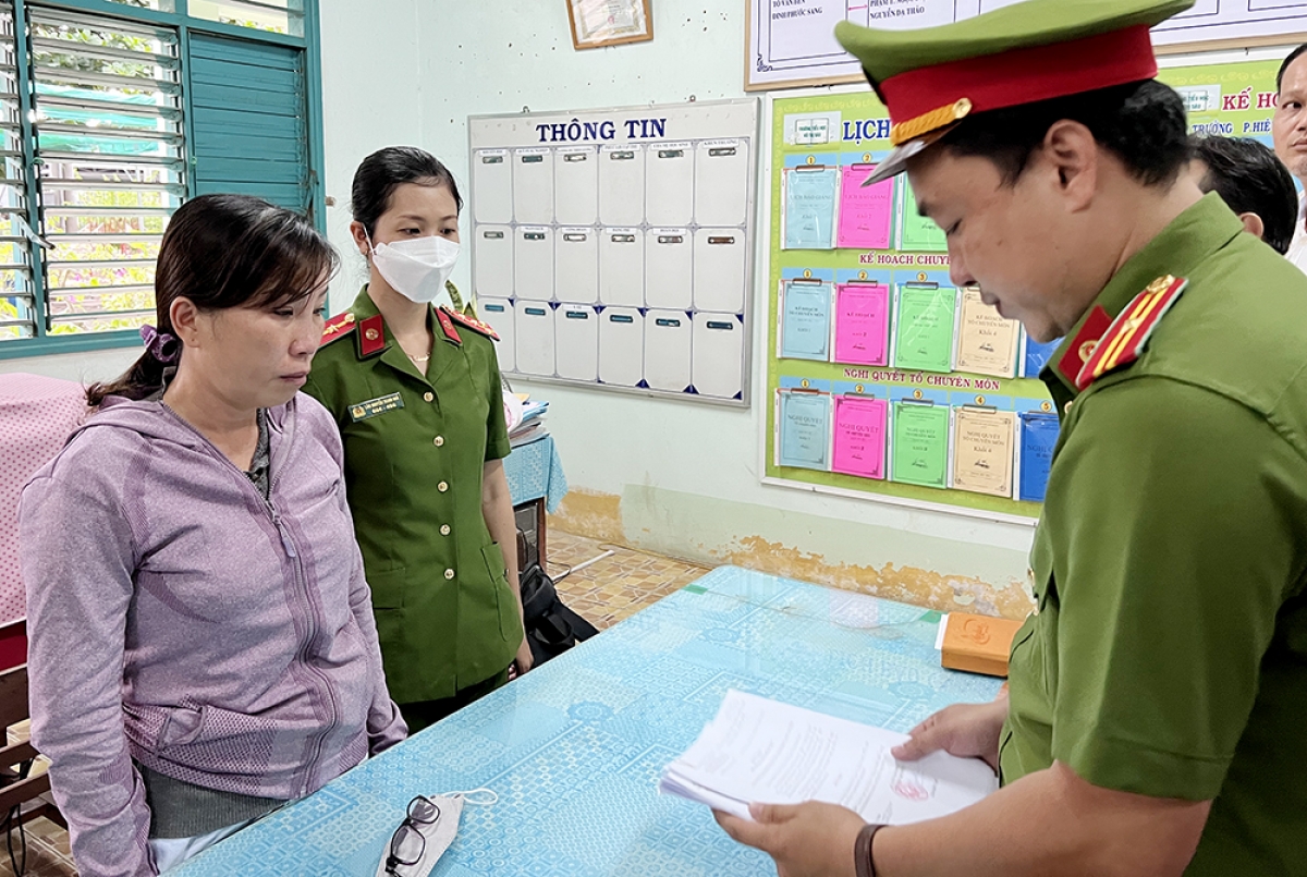 bat tam giam nguyen hieu truong va nguyen ke toan mot truong tieu hoc o an giang hinh anh 2