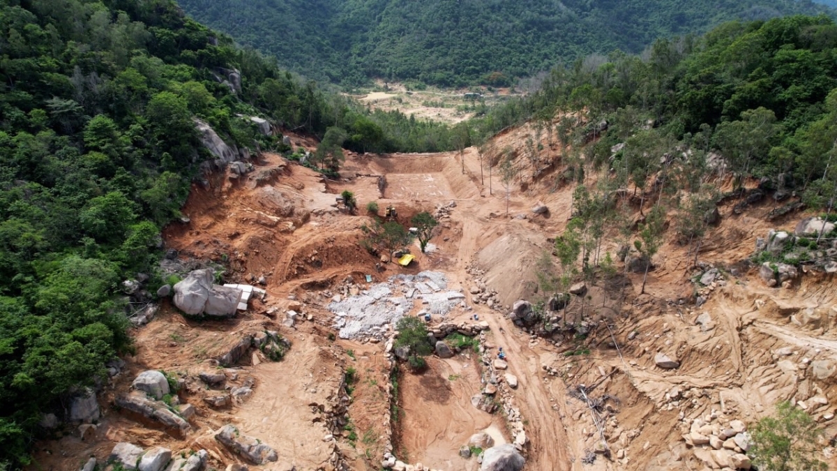 truy tố đối tượng ngăn suối, xây hồ trên núi thị vải hình ảnh 1 truy to doi tuong ngan suoi, xay ho tren nui thi vai hinh anh 1