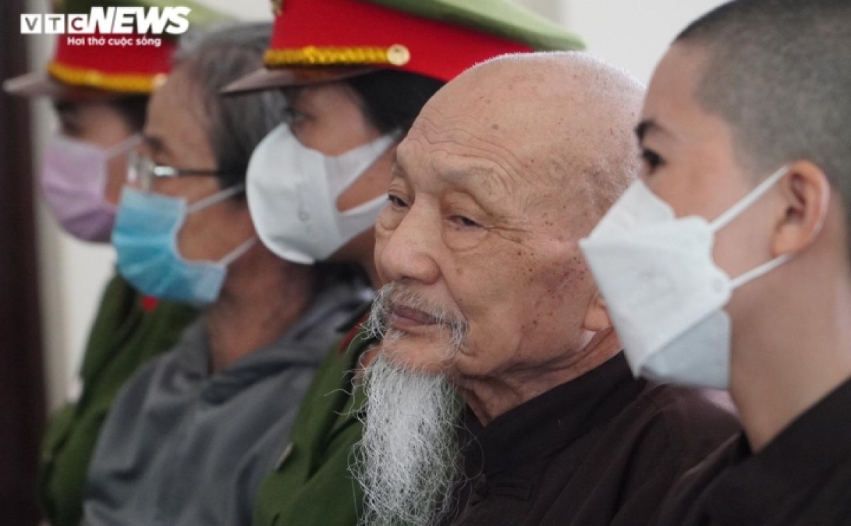 hoan phien toa xet xu bi cao le tung van vu tinh that bong lai hinh anh 3