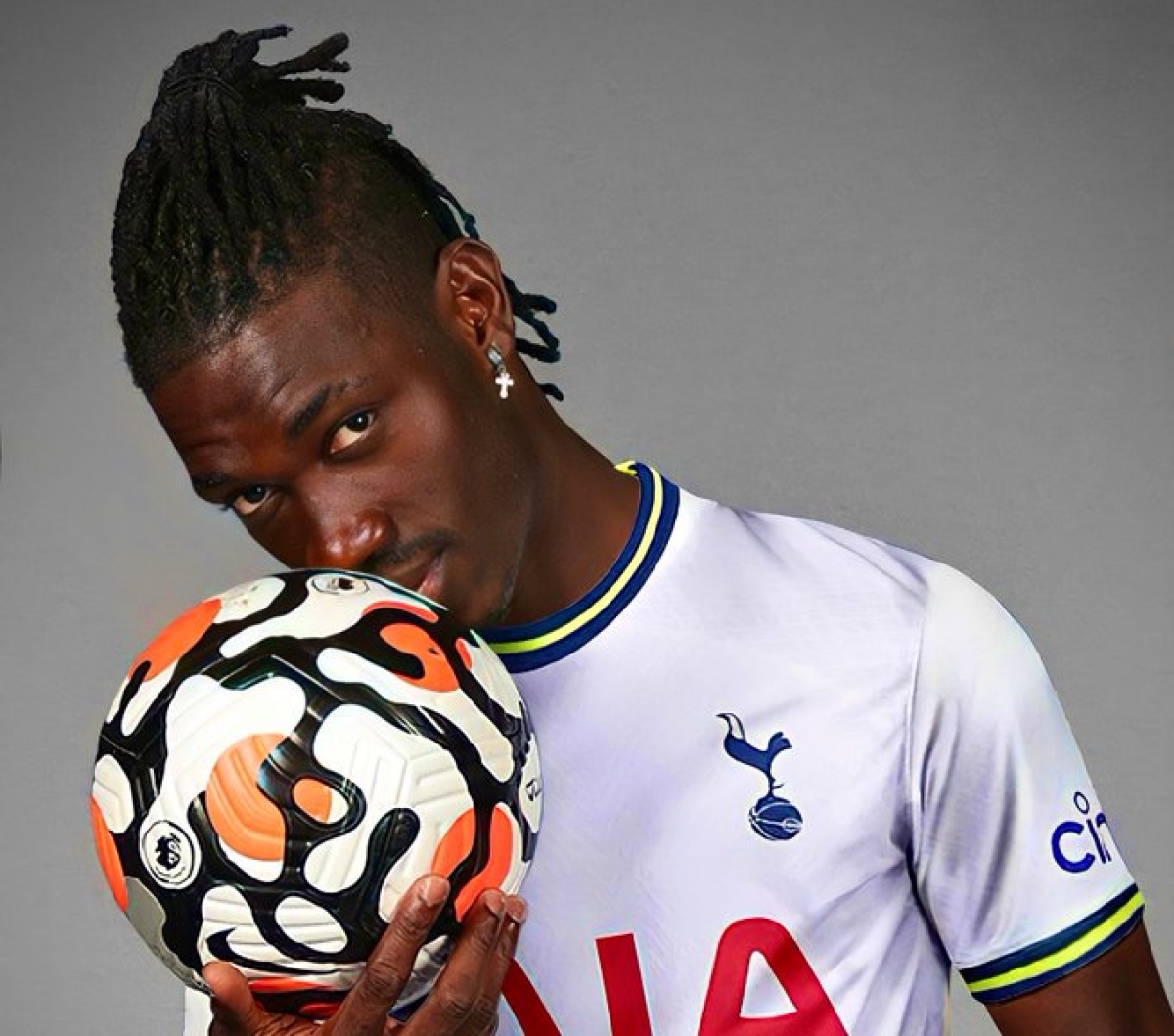 chuyen nhuong 16 6 tottenham don tan binh, mu va chelsea tranh nhau dumfries hinh anh 1