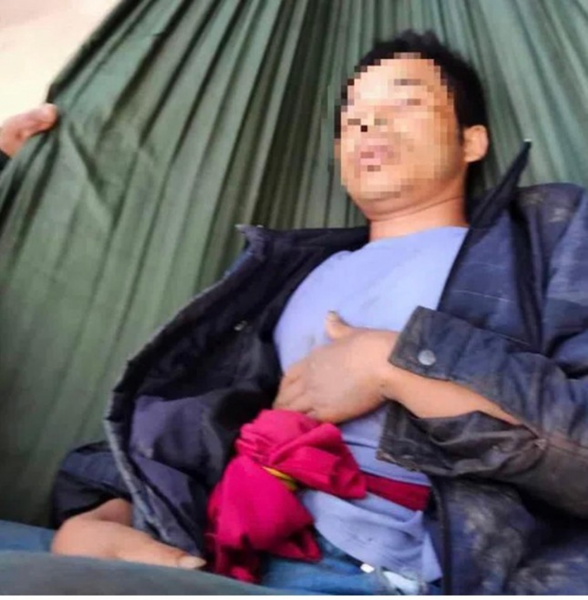 nam thanh nien o quang tri bi trau huc thung bung trong rung sau hinh anh 1