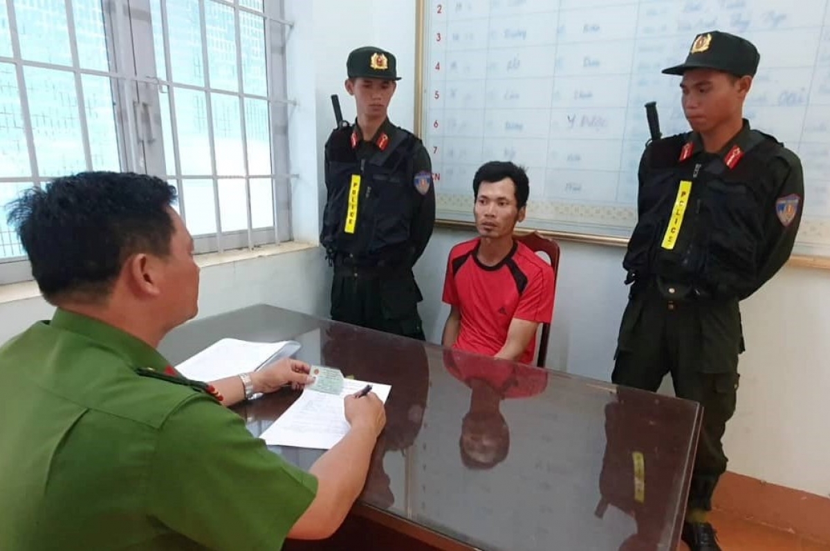 bắt được đối tượng trốn truy nã từ bình dương lên Đắk lắk hình ảnh 1 bat duoc doi tuong tron truy na tu binh duong len Dak lak hinh anh 1