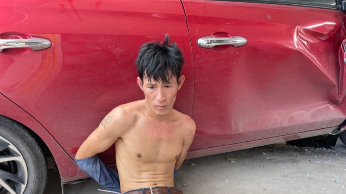 bình dương người dân và công an truy đuổi, khống chế đối tượng trộm ô tô hình ảnh 1 binh duong nguoi dan va cong an truy duoi, khong che doi tuong trom o to hinh anh 1