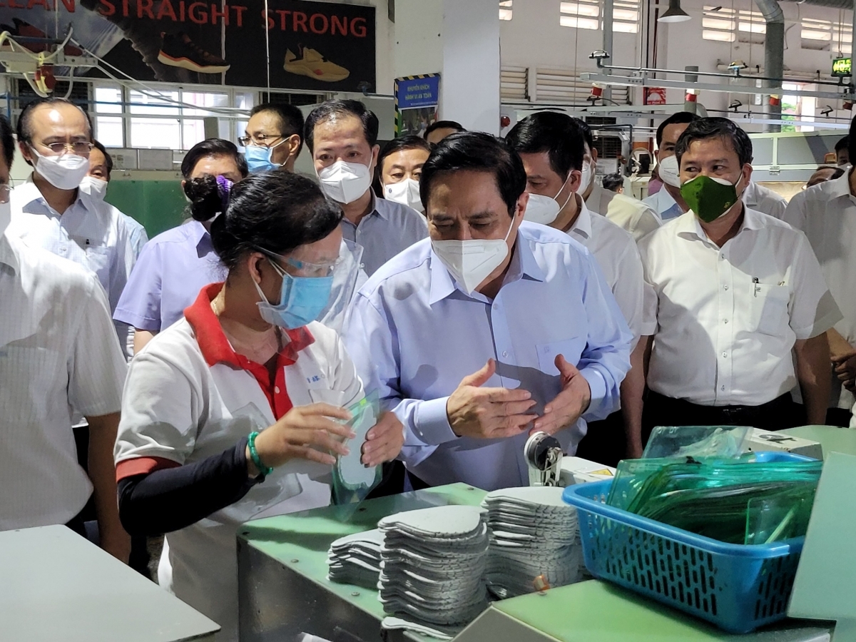 sáng nay, thủ tướng phạm minh chính đối thoại trực tiếp với công nhân hình ảnh 1 sang nay, thu tuong pham minh chinh doi thoai truc tiep voi cong nhan hinh anh 1