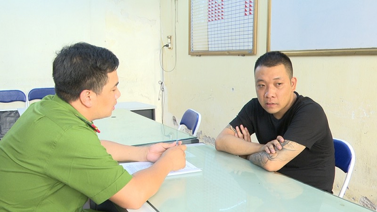 cầm đầu băng nhóm đòi nợ thuê, tổ chức bay lắc vẫn ngoan cố khi bị bắt hình ảnh 1 cam dau bang nhom doi no thue, to chuc bay lac van ngoan co khi bi bat hinh anh 1