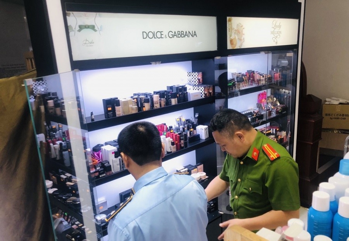 thu giữ số lượng lớn thực phẩm chức năng và mỹ phẩm không rõ xuất xứ hình ảnh 1 thu giu so luong lon thuc pham chuc nang va my pham khong ro xuat xu hinh anh 1
