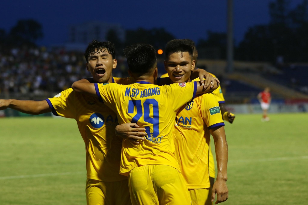 choi thieu nguoi, slna van thang de clb tp.hcm hinh anh 8
