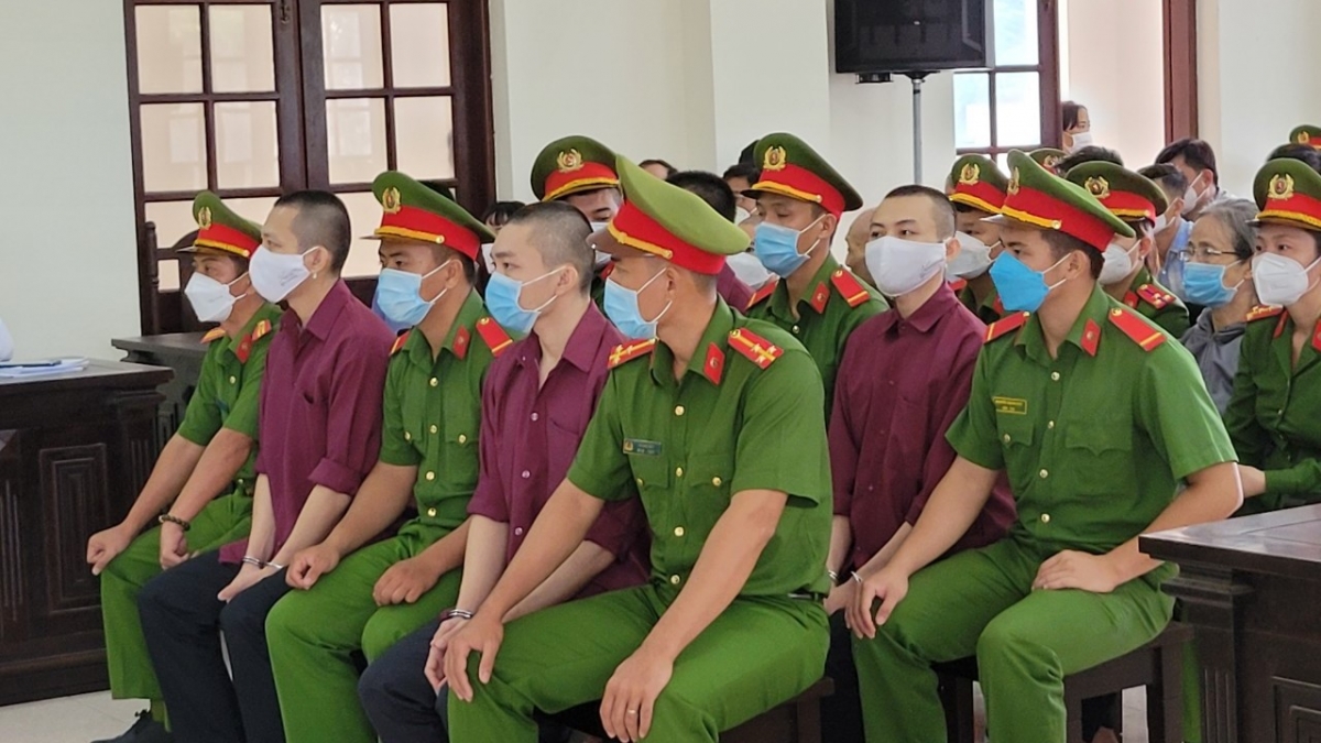 xu vu tinh that bong lai tham van cac bi cao dang clip kich dong xuyen tac hinh anh 2