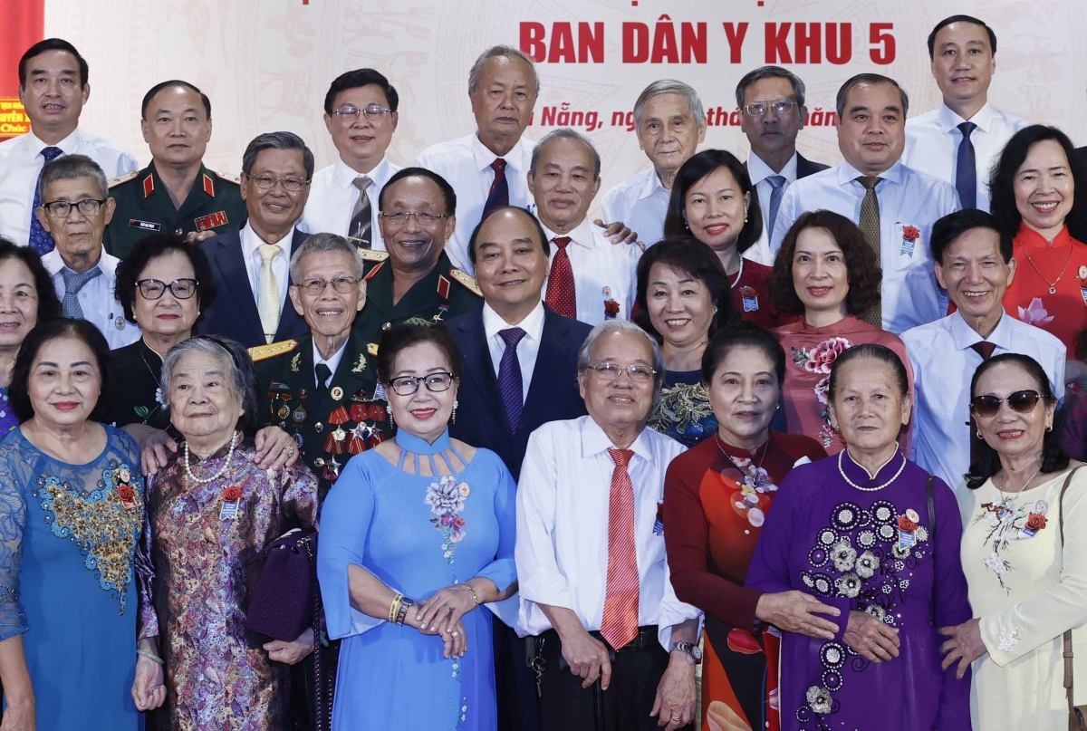 chu tich nuoc trao tang danh hieu anh hung llvt nhan dan cho ban dan y khu 5 hinh anh 6