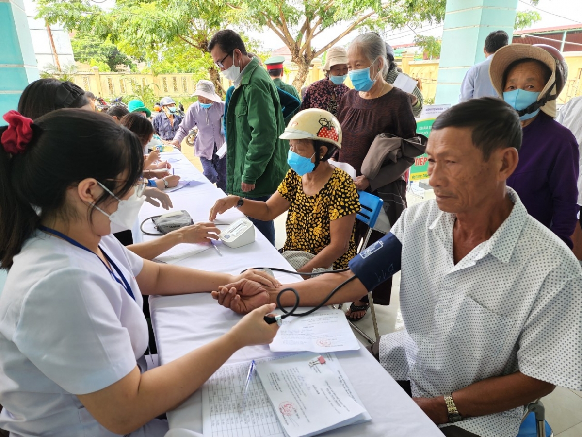 Việc khám bệnh được tổ chức khoa học và có đầy đủ máy móc hiện đại để phục vụ việc khám bệnh cho người dân