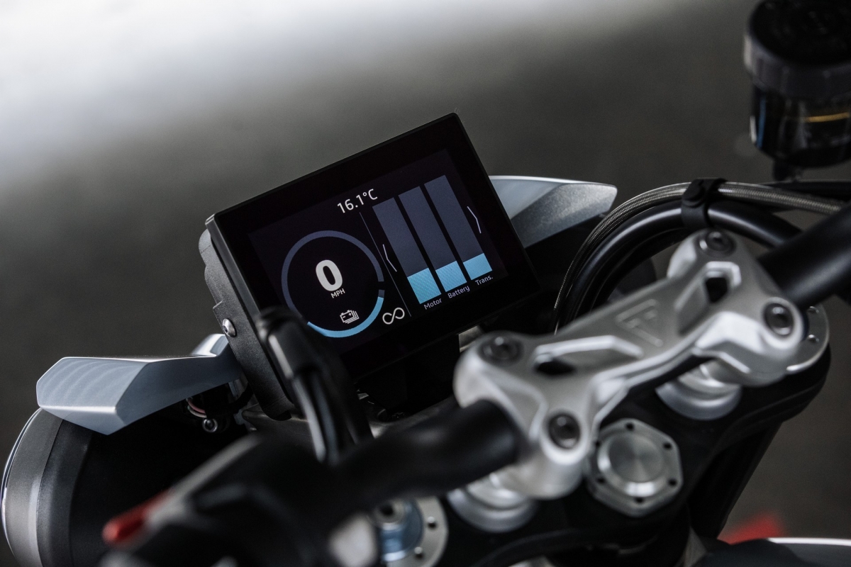 xe may dien triumph te-1 cong suat 175 ma luc co gi dac biet hinh anh 9