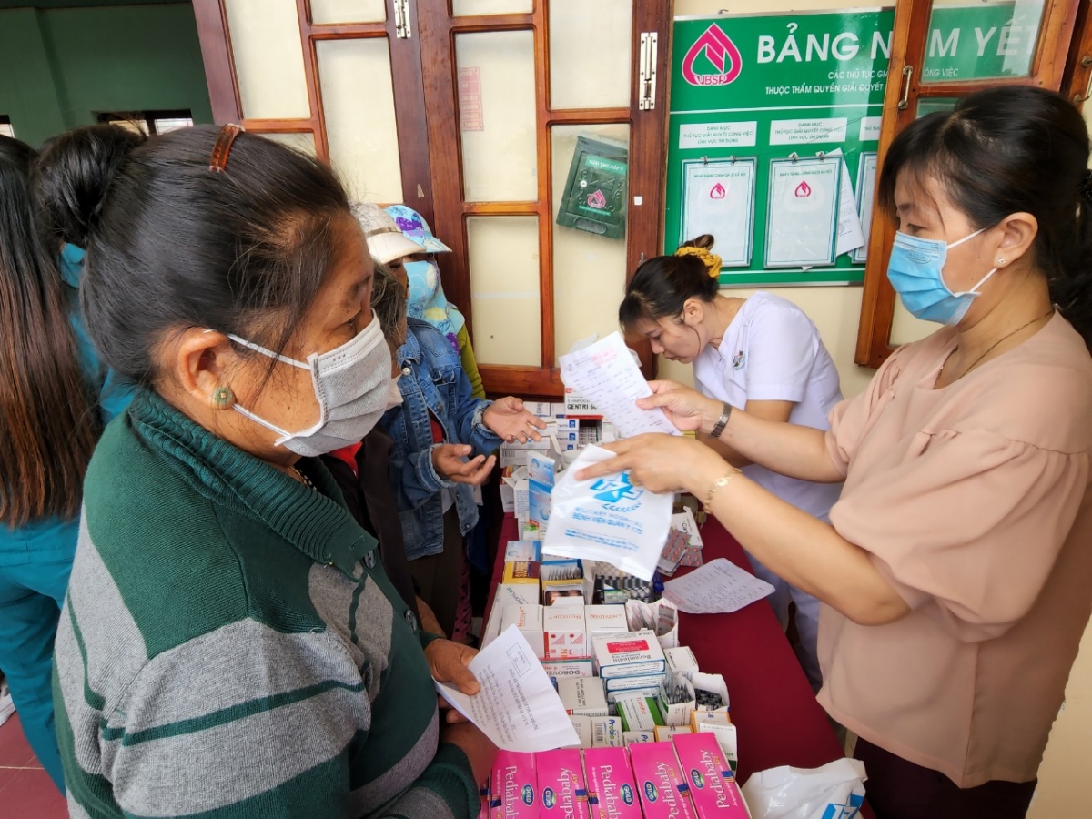 novagroup va benh vien quan y 175 to chuc kham benh, phat thuoc tai binh thuan hinh anh 3