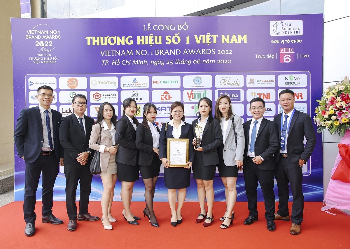 office saigon nhận giải thưởng thương hiệu số 1 việt nam 2022 hình ảnh 1 office saigon nhan giai thuong thuong hieu so 1 viet nam 2022 hinh anh 1