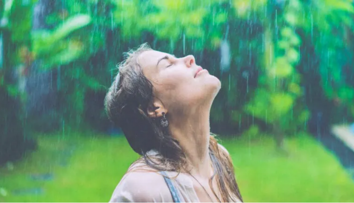 Tắm mưa có thực sự tốt cho sức khỏe?