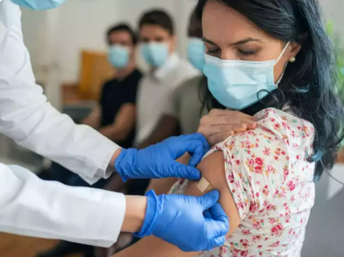 cách kiểm soát cơn đau tại vết tiêm sau khi tiêm mũi tăng cường covid-19 hình ảnh 1 cach kiem soat con dau tai vet tiem sau khi tiem mui tang cuong covid-19 hinh anh 1