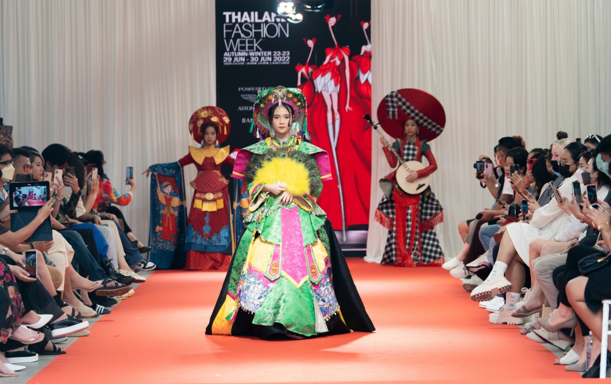 tuần lễ thời trang thái lan mở màn với bst thanh âm việt và sắc màu 5 châu hình ảnh 1 tuan le thoi trang thai lan mo man voi bst thanh am viet va sac mau 5 chau hinh anh 1
