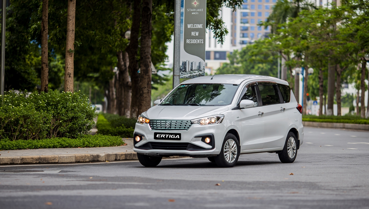 Suzuki Ertiga sở hữu động cơ hybrid vô cùng tiết kiệm, song ngoại thất kém hấp dẫn.