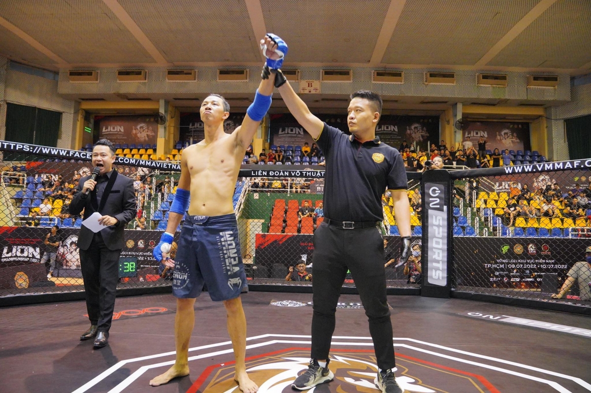 lion championship 2022 mien nam le van the anh ha doi thu chi sau 23 giay hinh anh 3
