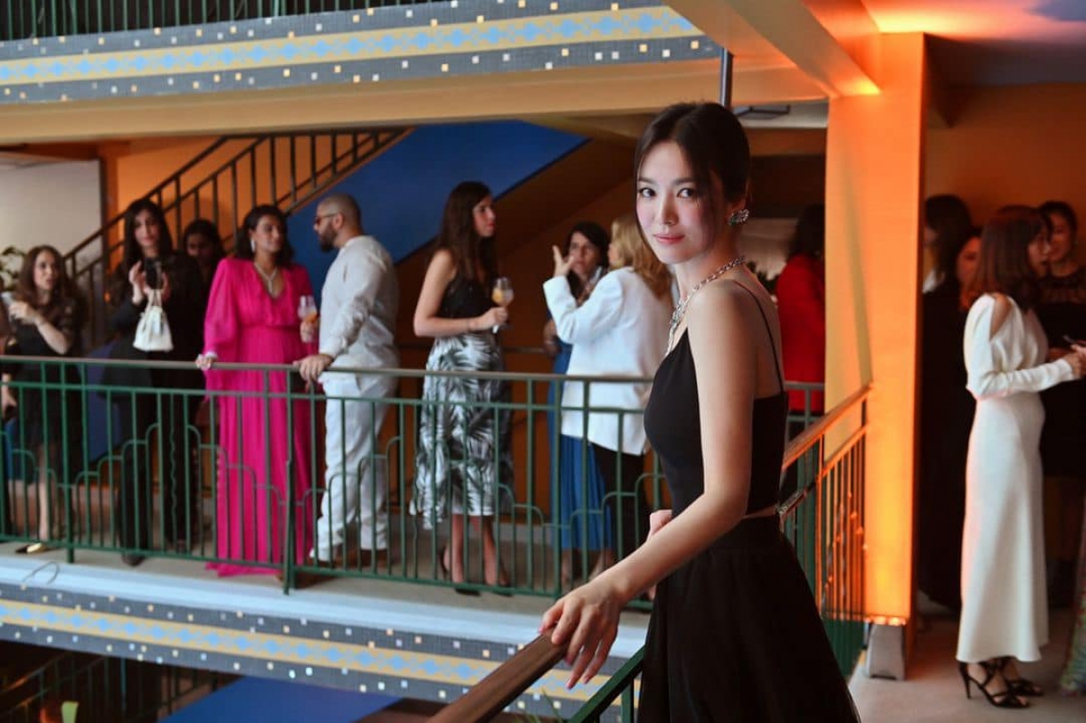 song hye kyo toa sang tua nu than tai su kien thoi trang o phap hinh anh 4