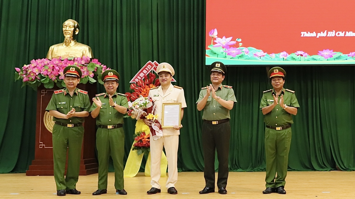 Điều động phó cục trưởng cục cảnh sát hình sự làm phó giám đốc công an tp.hcm hình ảnh 1 Dieu dong pho cuc truong cuc canh sat hinh su lam pho giam doc cong an tp.hcm hinh anh 1