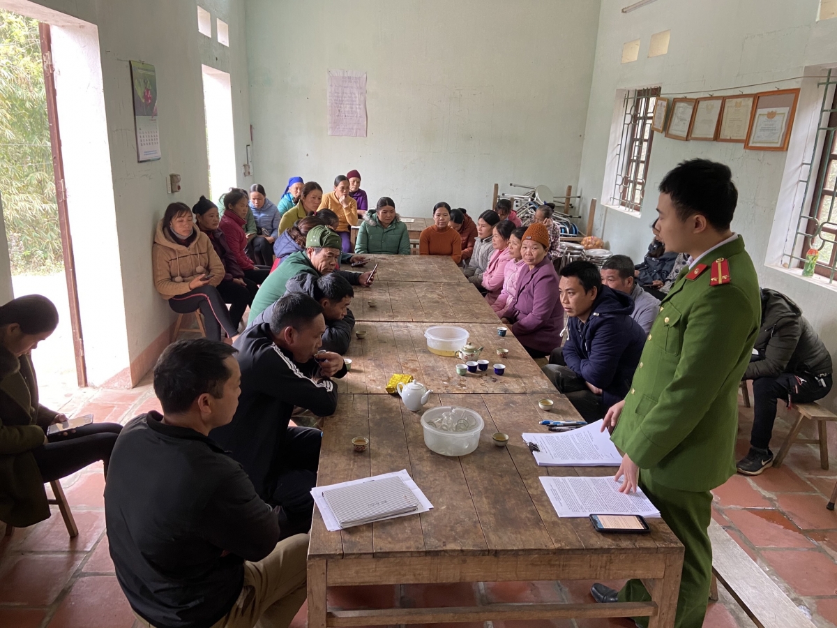 cong an chinh quy ve xa vung bien da binh yen hinh anh 2