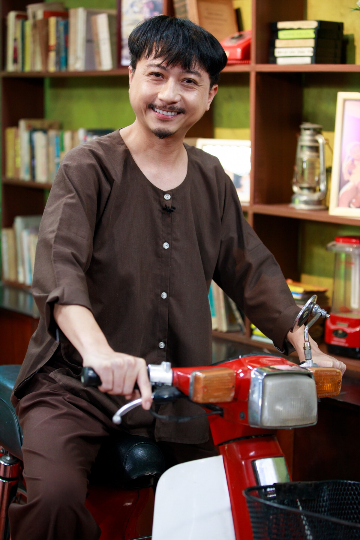 hua minh Dat tuoi tho an chuc ho hang den nghe si noi tieng hinh anh 3