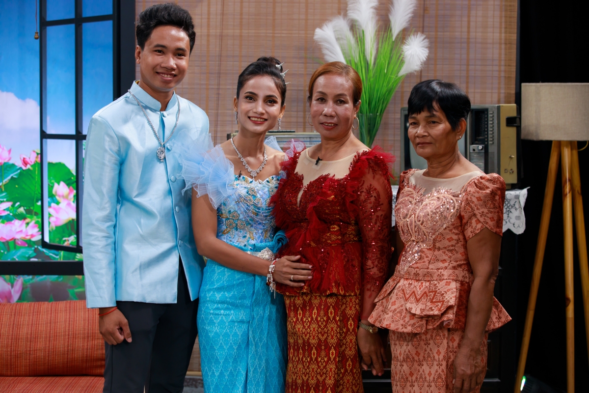 mẹ chồng khmer tiết lộ lý do ủng hộ con trai cưới vợ hơn 9 tuổi hình ảnh 1 me chong khmer tiet lo ly do ung ho con trai cuoi vo hon 9 tuoi hinh anh 1