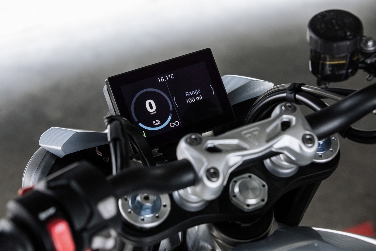 xe may dien triumph te-1 cong suat 175 ma luc co gi dac biet hinh anh 2