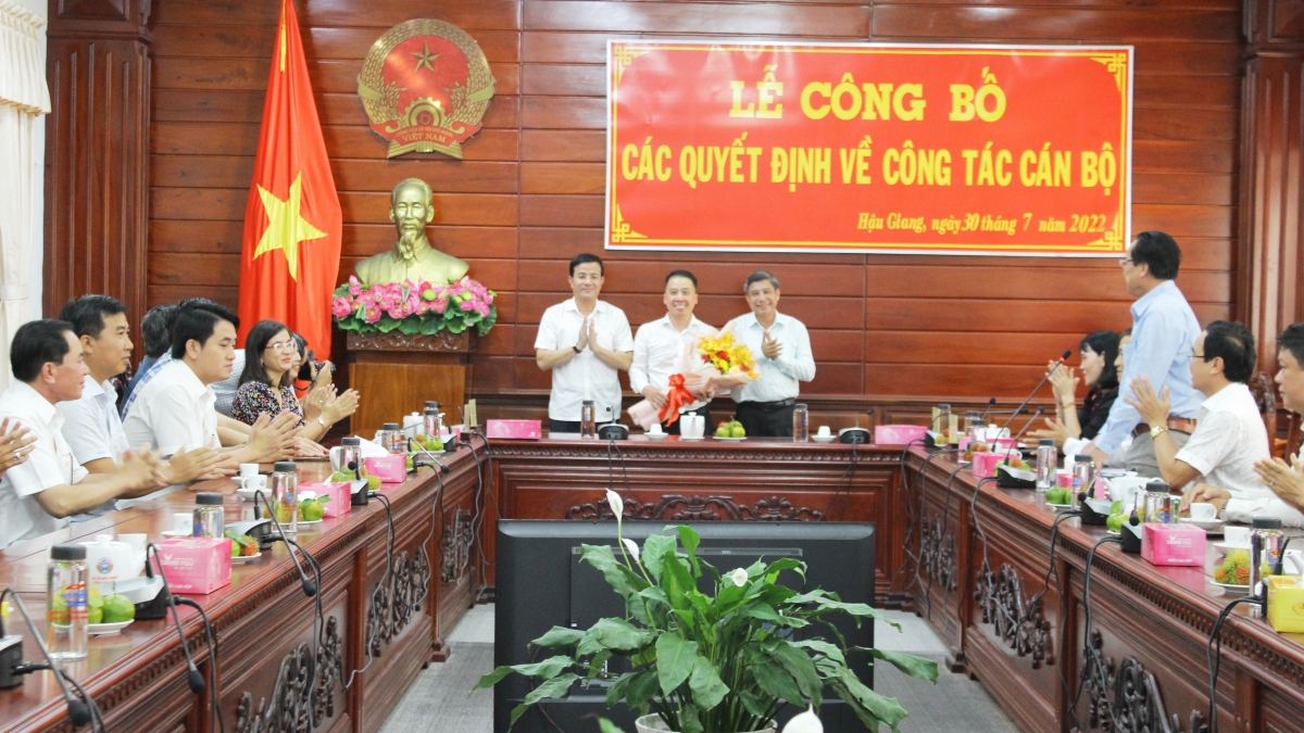 hết thời gian biệt phái, giám đốc sở tt tt hậu giang quay trở lại bộ tt tt hình ảnh 1 het thoi gian biet phai, giam doc so tt tt hau giang quay tro lai bo tt tt hinh anh 1