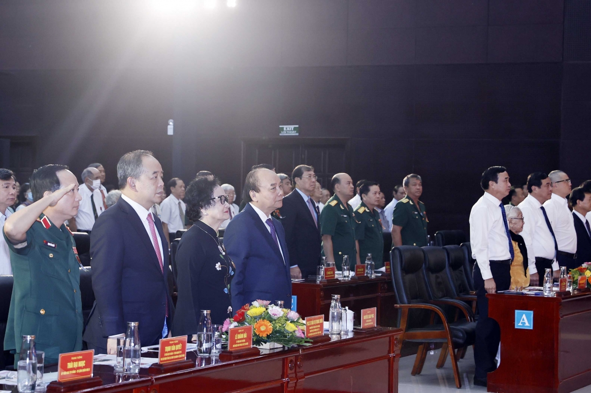 chu tich nuoc trao tang danh hieu anh hung llvt nhan dan cho ban dan y khu 5 hinh anh 2