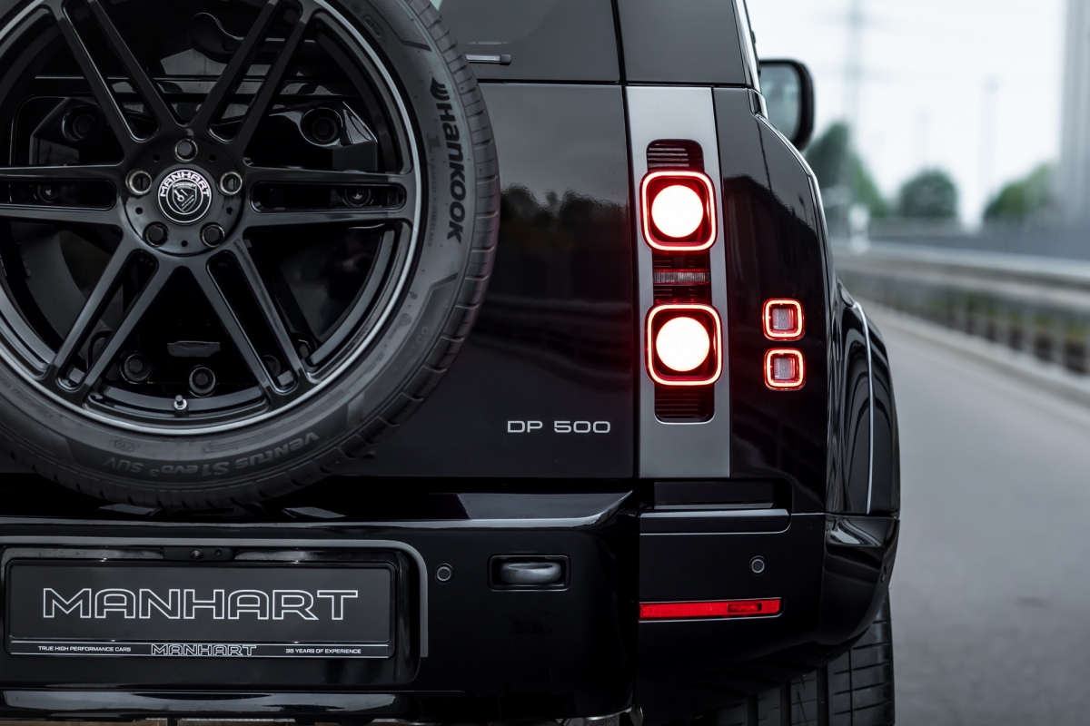 ngam chiec land rover defender phien ban do cua manhart hinh anh 4