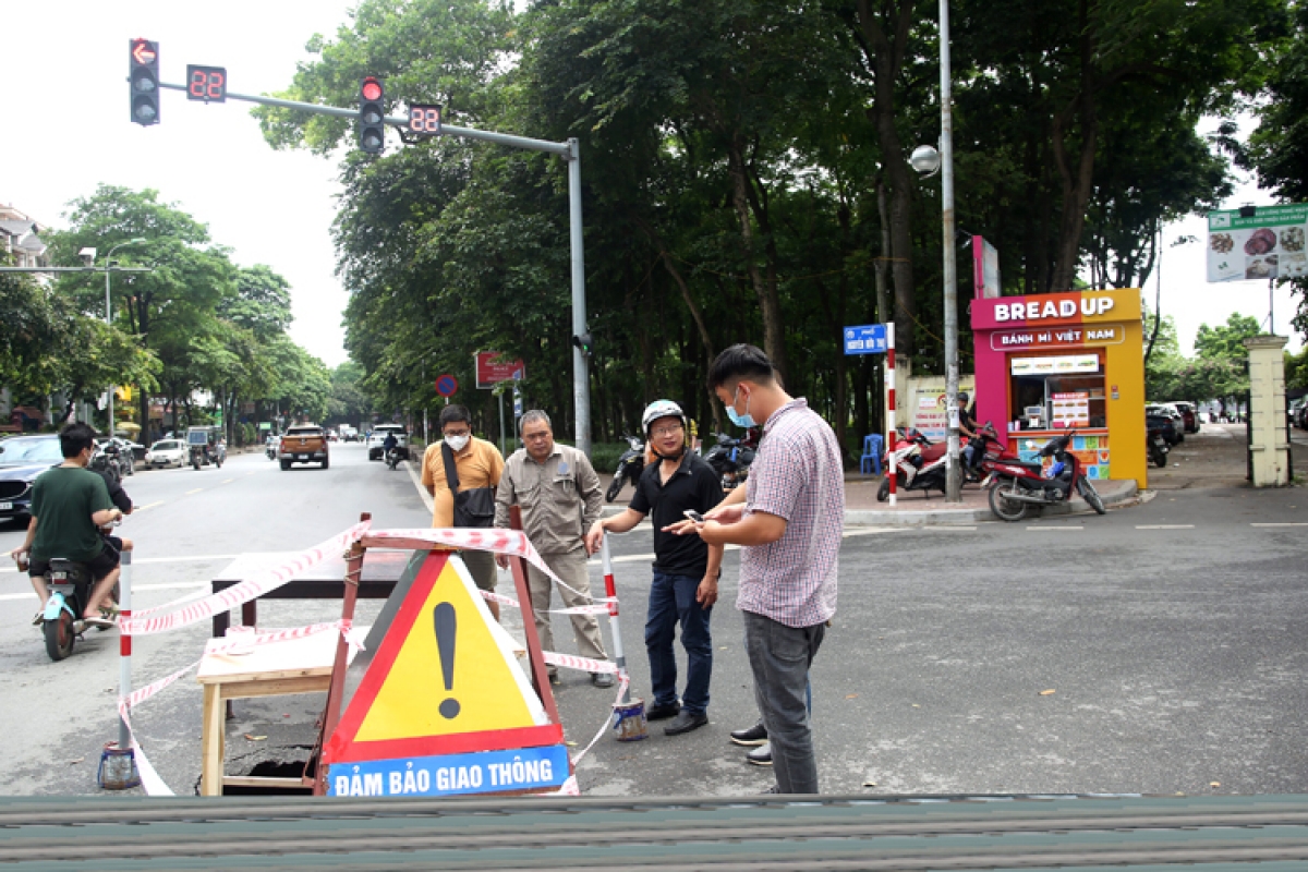 ha noi xuat hien ho tu than tren duong nguyen huu tho hinh anh 5