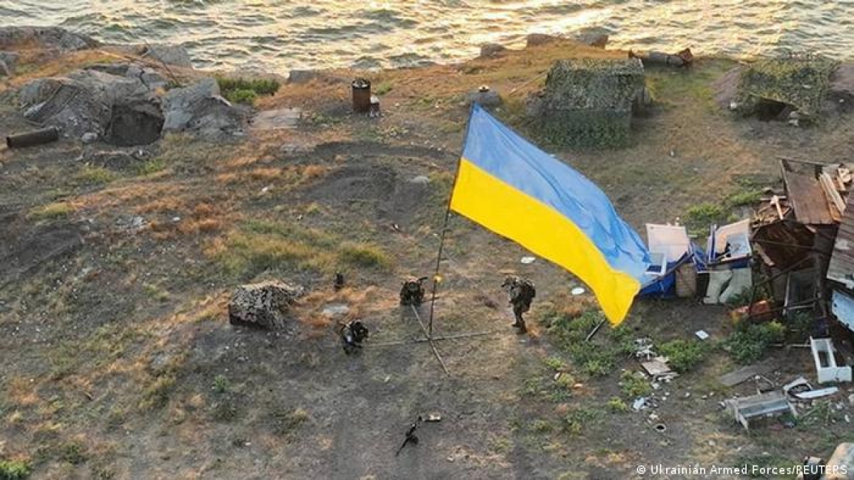 ukraine cắm cờ trên Đảo rắn hình ảnh 1 ukraine cam co tren Dao ran hinh anh 1