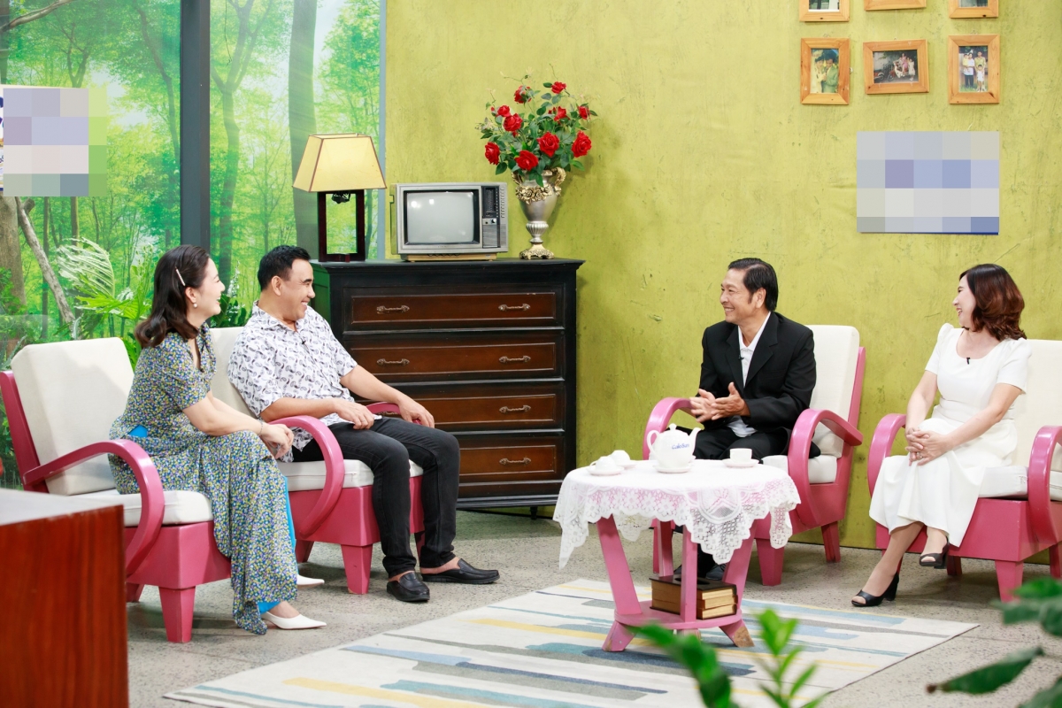 phan ung cua bo me khanh van mat biec khi con gai bi antifan tan cong hinh anh 3
