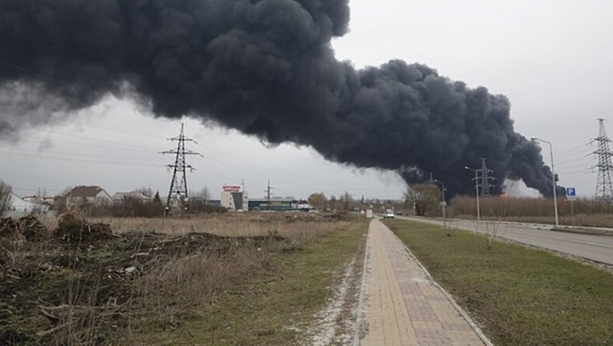 thành phố của nga gần ukraine nghi bị pháo kích, một số người thiệt mạng hình ảnh 1 thanh pho cua nga gan ukraine nghi bi phao kich, mot so nguoi thiet mang hinh anh 1