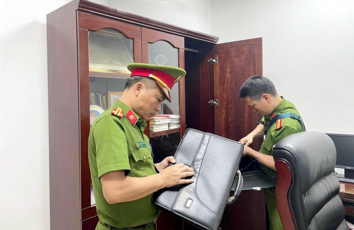 tách 4 cán bộ, lãnh đạo tỉnh lào cai để điều tra riêng hình ảnh 1 tach 4 can bo, lanh dao tinh lao cai de dieu tra rieng hinh anh 1
