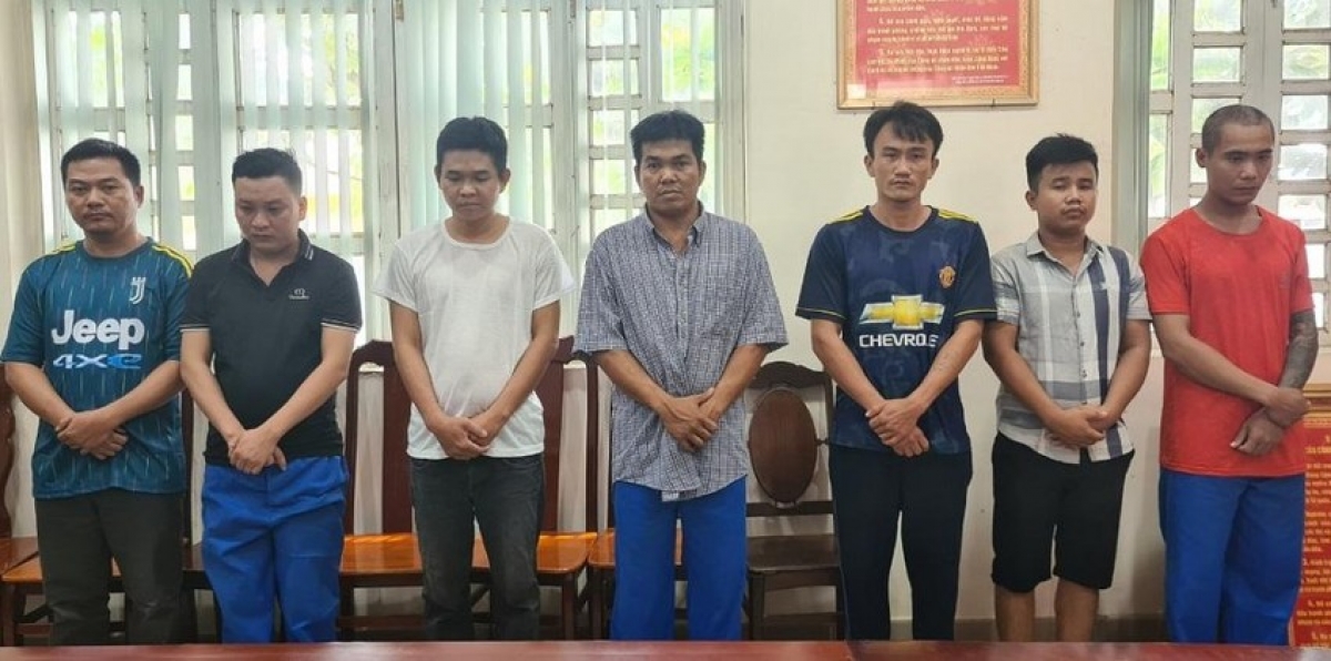 tạm giữ nhóm nghi can đưa gần 200 người xuất cảnh chui sang campuchia hình ảnh 1 tam giu nhom nghi can dua gan 200 nguoi xuat canh chui sang campuchia hinh anh 1