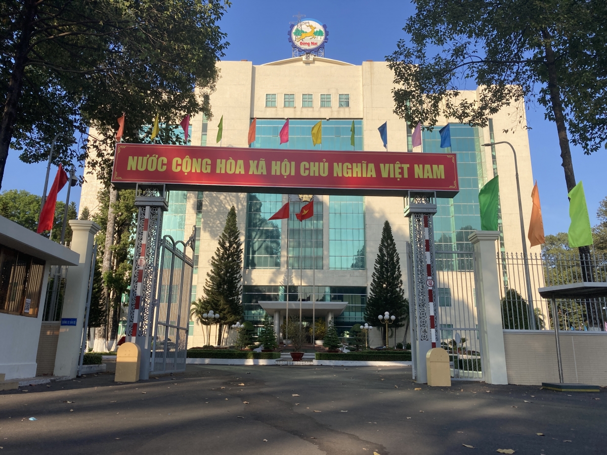 hai vợ chồng đều là phó giám đốc sở tại Đồng nai cùng nộp đơn xin nghỉ việc hình ảnh 1 hai vo chong deu la pho giam doc so tai Dong nai cung nop don xin nghi viec hinh anh 1