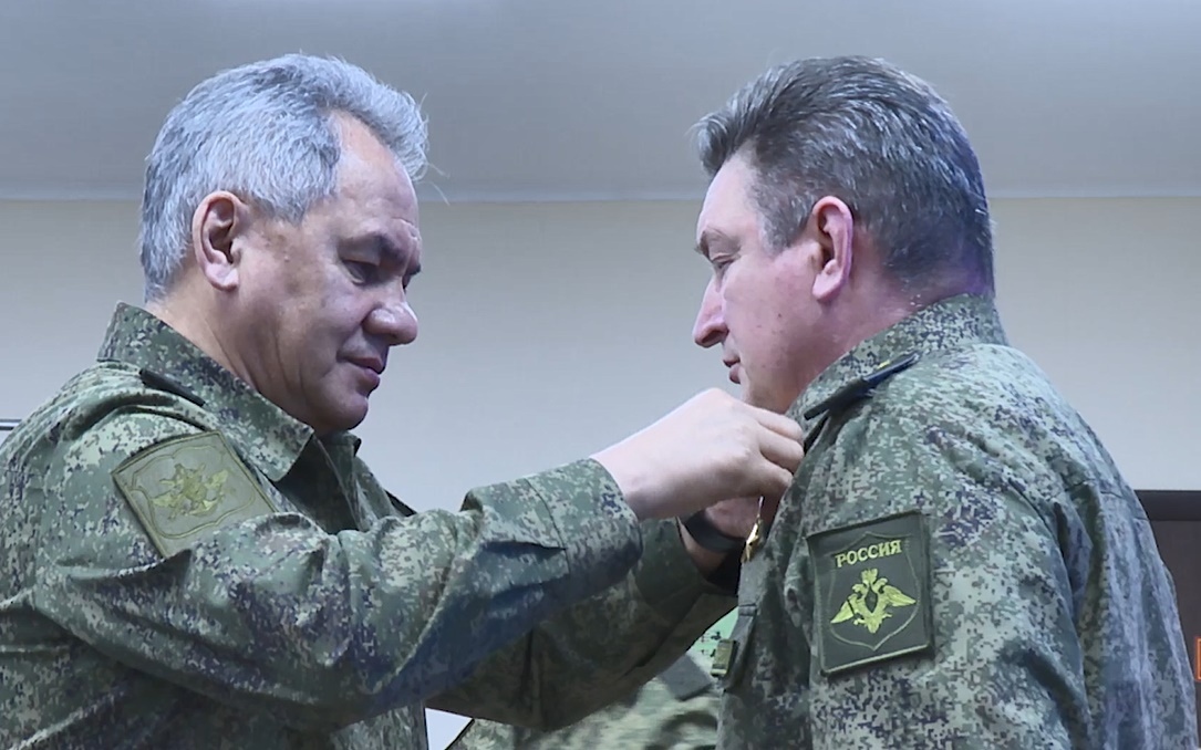 Tướng Shoigu (trái). Ảnh: Bộ Quốc phòng Nga.