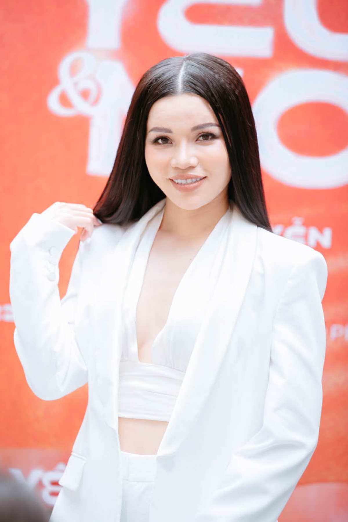 hien nguyen soprano gay bat ngo khi hat 4 thu tieng trong album dau tay hinh anh 2