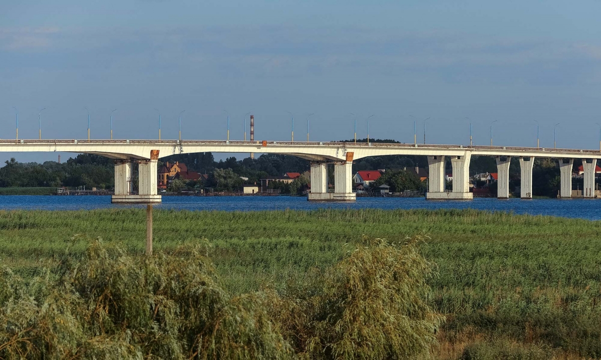 ukraine tiếp tục dội tên lửa nhằm phá hủy cây cầu trọng yếu ở kherson hình ảnh 1 ukraine tiep tuc doi ten lua nham pha huy cay cau trong yeu o kherson hinh anh 1