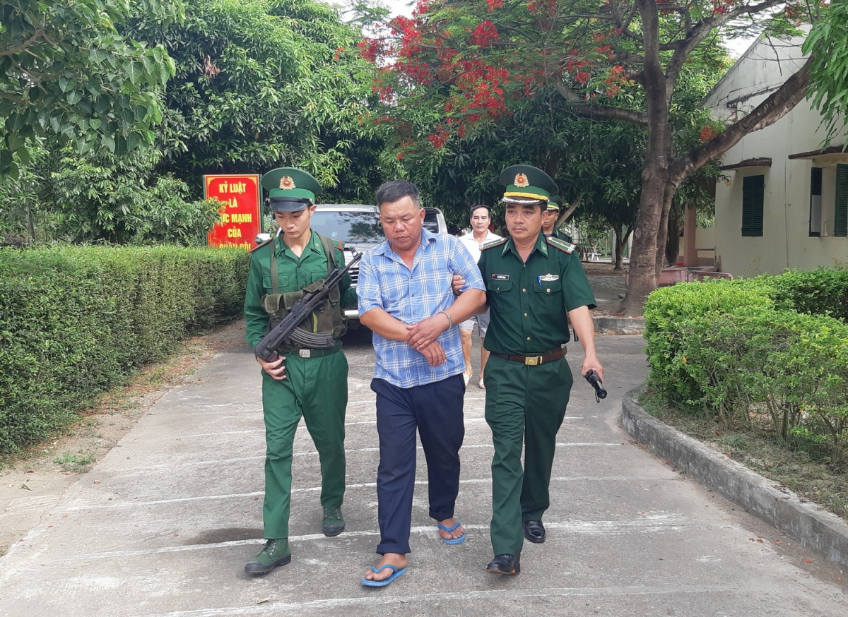 quang binh bat vu van chuyen, buon ban thuoc no trai phep lien tinh hinh anh 2