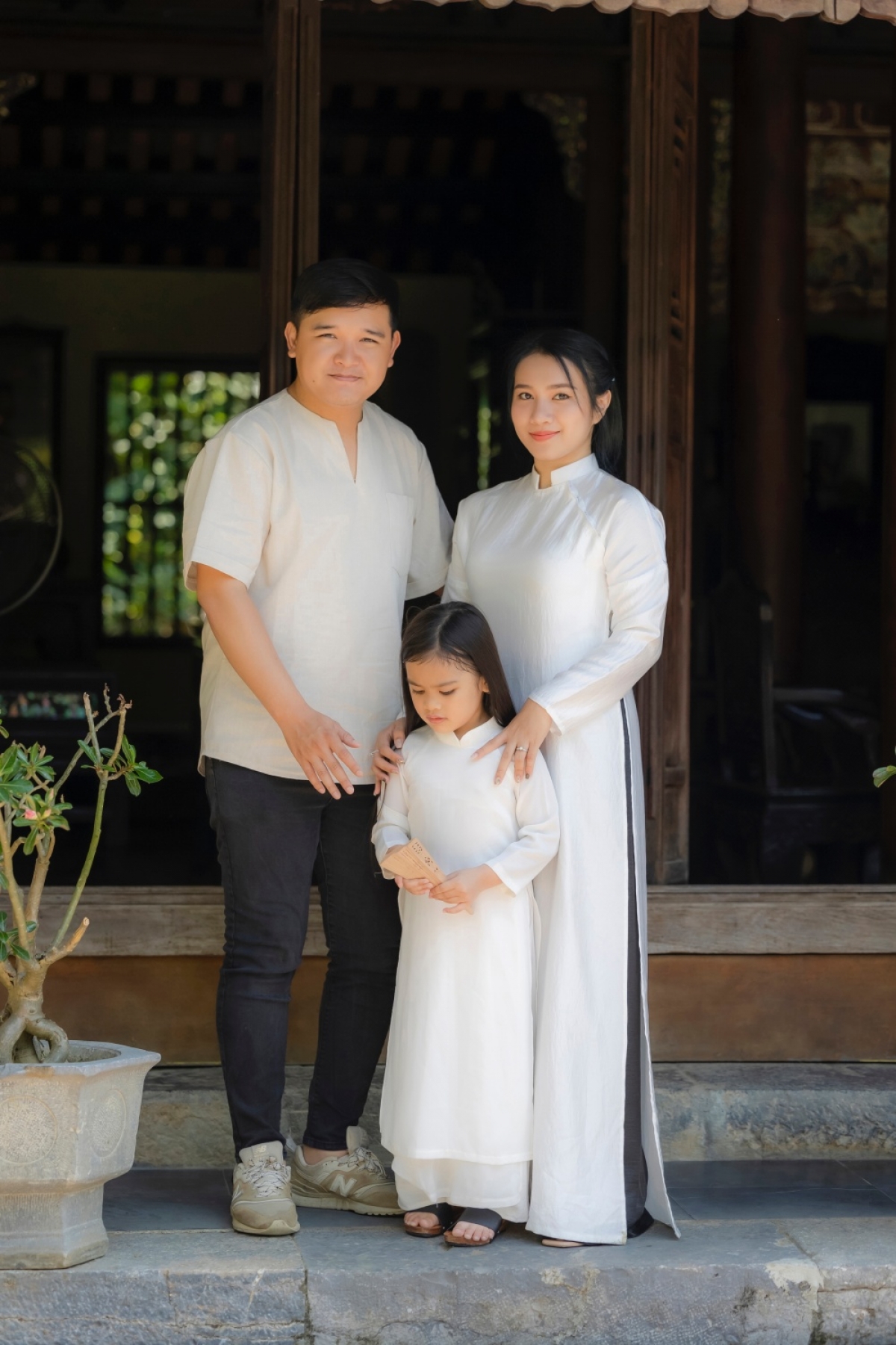 ve dep trong treo cua con gai dao dien tram ty vo thanh hoa hinh anh 2
