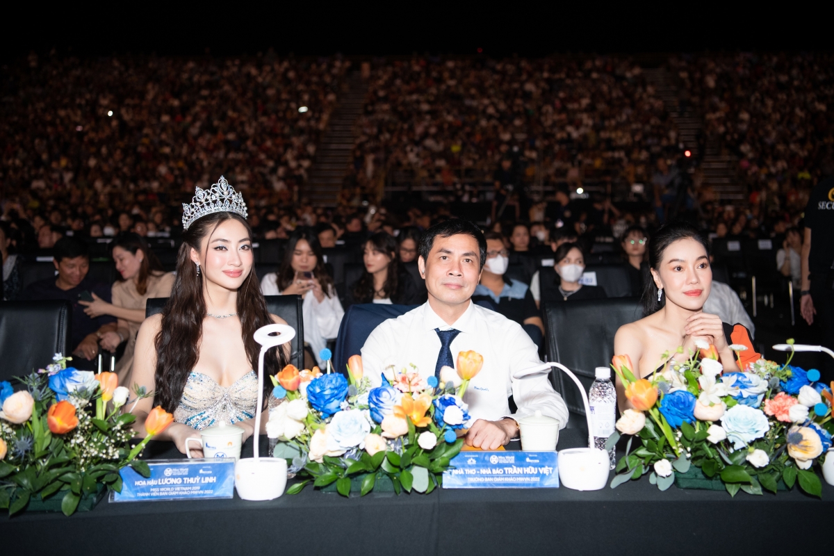 hoa hau luong thuy linh lam giam khao cham thi nguoi dep bien hinh anh 2