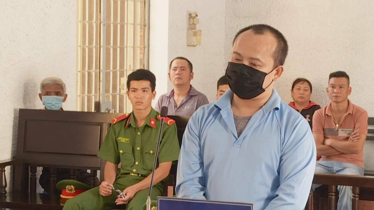 lĩnh án tù vì đánh chết vợ trong cơn ghen vô cớ hình ảnh 1 linh an tu vi danh chet vo trong con ghen vo co hinh anh 1