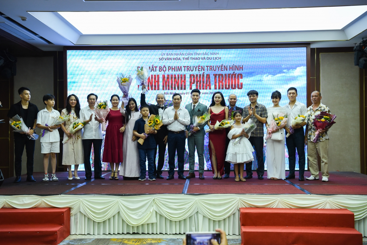 ra mat phim binh minh phia truoc tai hien tuoi tre tong bi thu nguyen van cu hinh anh 3