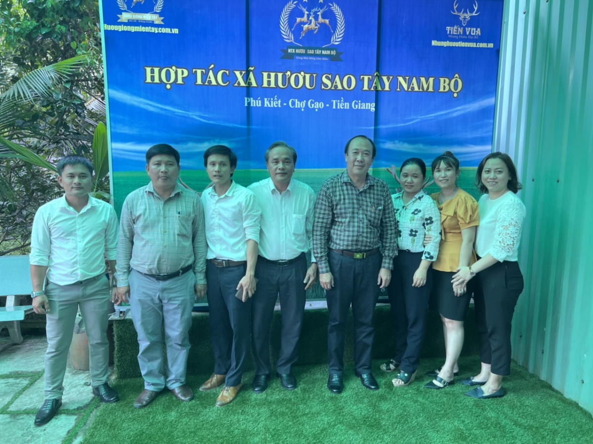 hợp tác xã nuôi hươu đầu tiên được thành lập ở vùng Đbscl hình ảnh 1 hop tac xa nuoi huou dau tien duoc thanh lap o vung Dbscl hinh anh 1
